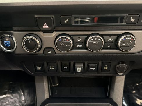 Used 2022 Toyota Tacoma TRD Off-Road w/ TRD Premium Off Road Package AWD/4WD image 22