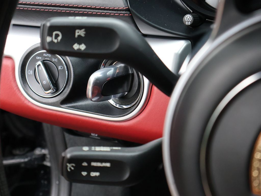 Used 2024 Porsche 718 Boxster RWD image 29