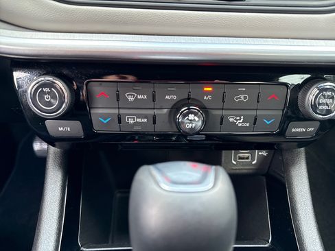 Used 2026 Jeep Compass Limited image 23