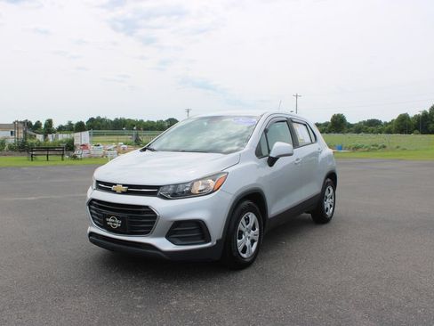 Used 2017 Chevrolet Trax LS FWD image 4