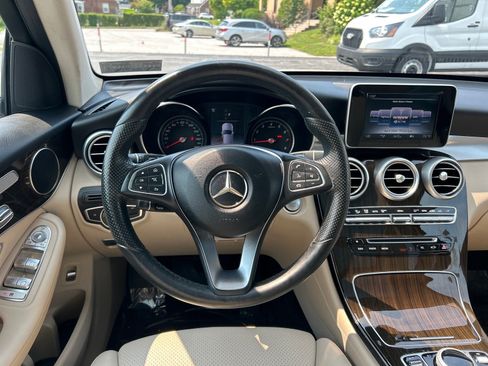 Used 2018 Mercedes-Benz GLC 300 4MATIC image 5
