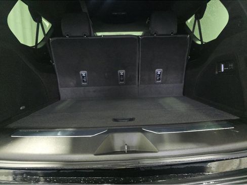 Used 2025 Cadillac Escalade ESV V AWD/4WD image 14