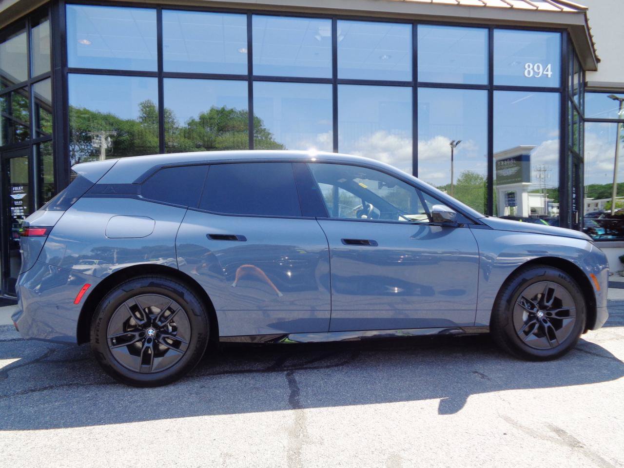 Used 2026 BMW iX xDrive60 w/ Executive Package AWD/4WD image 4