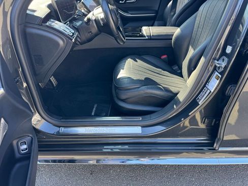 Used 2022 Mercedes-Benz S 580 4MATIC Sedan w/ AMG Line Package image 19