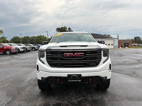 Used 2022 GMC Sierra 1500 AT4 w/ AT4 Premium Package AWD/4WD image 9