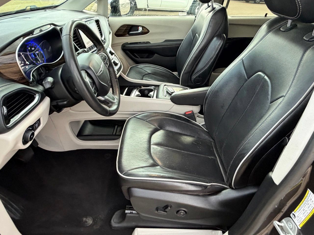 Used 2023 Chrysler Pacifica Limited FWD image 27