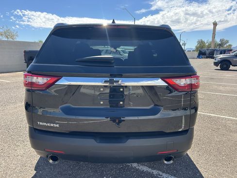 Used 2021 Chevrolet Traverse LS FWD image 4