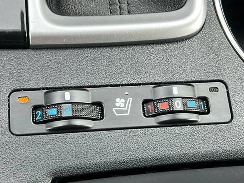 Used 2018 Toyota Highlander Limited AWD/4WD image 35