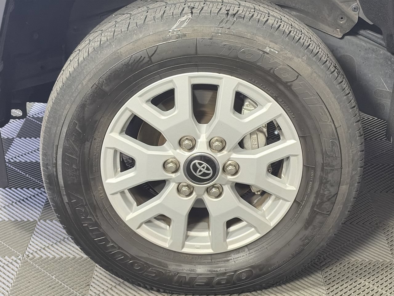 Used 2025 Toyota Tacoma SR5 AWD/4WD image 10