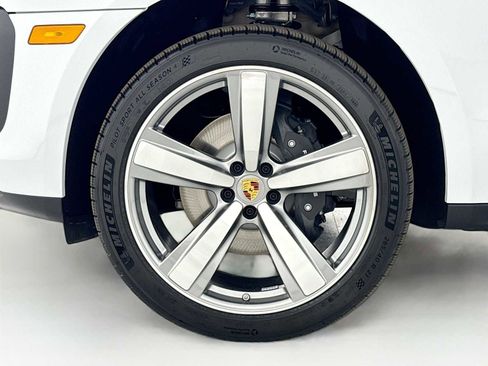 New 2026 Porsche Macan image 33