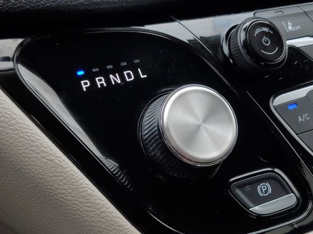 Used 2024 Chrysler Pacifica Limited FWD image 21