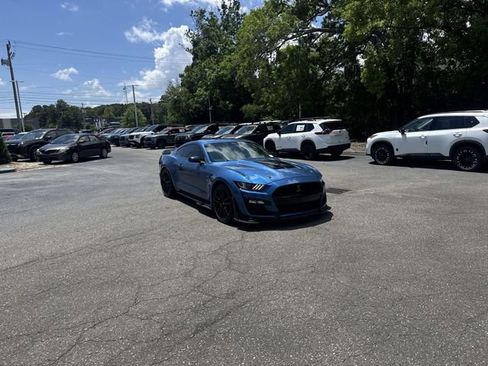 Used 2021 Ford Mustang Shelby GT500 w/ Technology Package RWD image 3