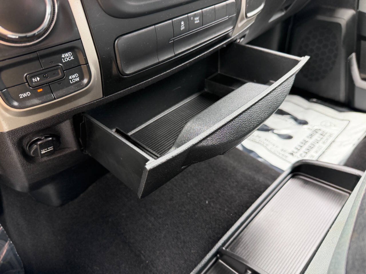 Used 2018 RAM 1500 Classic SLT AWD/4WD image 38