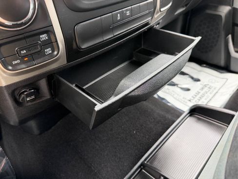 Used 2018 RAM 1500 Classic SLT AWD/4WD image 38
