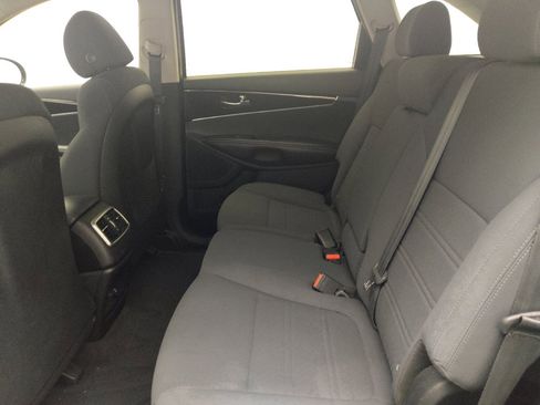 Used 2019 Kia Sorento L FWD image 18