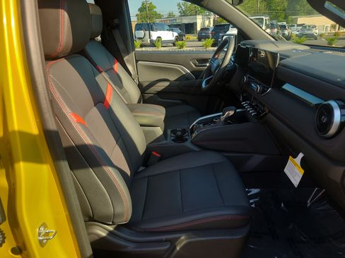 Used 2023 Chevrolet Colorado Z71 w/ Z71 Convenience Package 2 AWD/4WD image 17