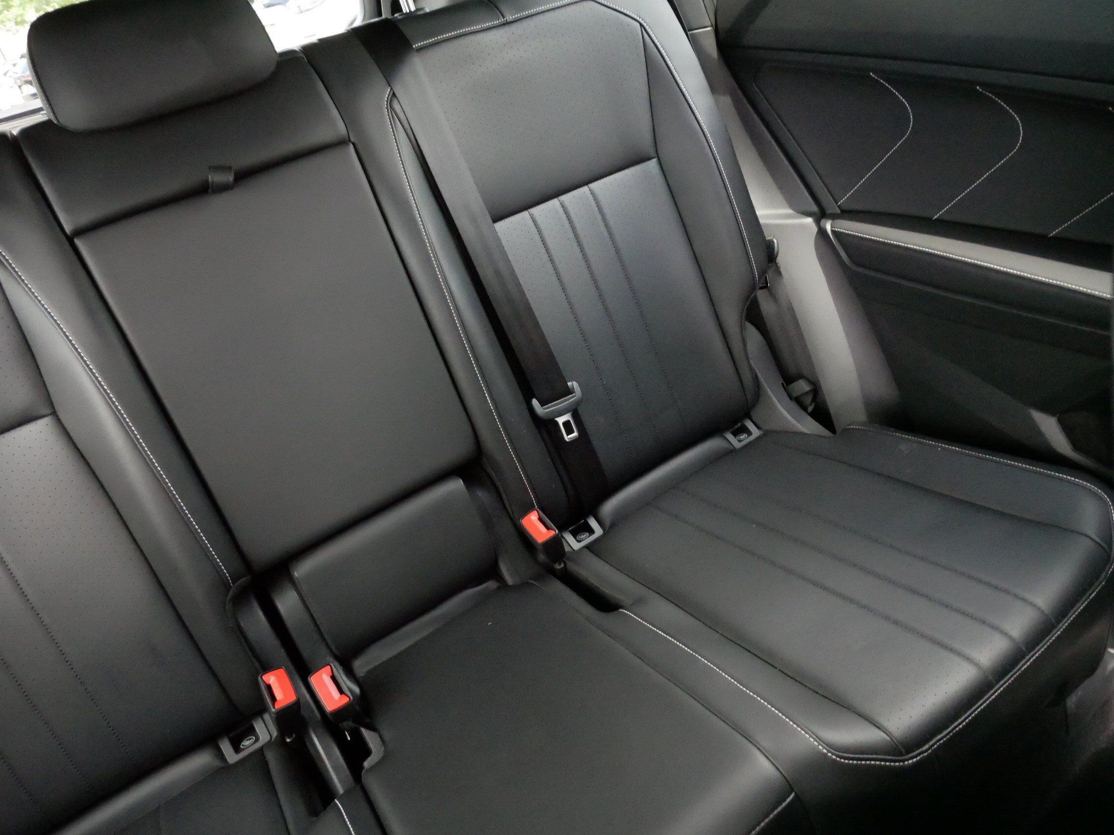 Certified 2022 Volkswagen Tiguan SE R-Line AWD/4WD image 14