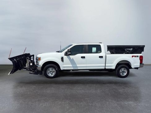 Used 2022 Ford F250 XL w/ Power Equipment Group AWD/4WD image 2
