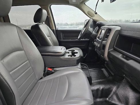 Used 2022 RAM 1500 Tradesman w/ Chrome Appearance Group image 16