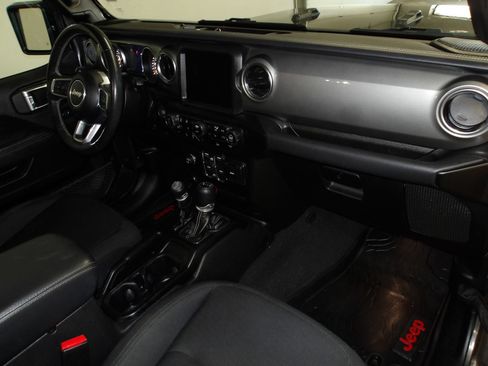 Used 2022 Jeep Gladiator Overland w/ Cold Weather Group AWD/4WD image 16