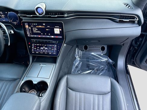 Certified 2024 Maserati Grecale GT image 18