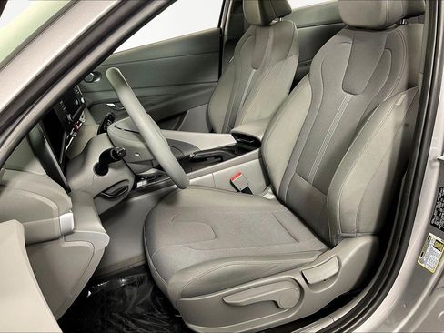 Used 2025 Hyundai Elantra SE FWD image 20