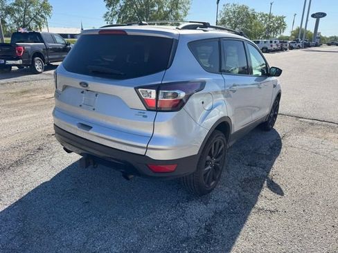 Used 2017 Ford Escape SE w/ SE Sport Appearance Package AWD/4WD image 3