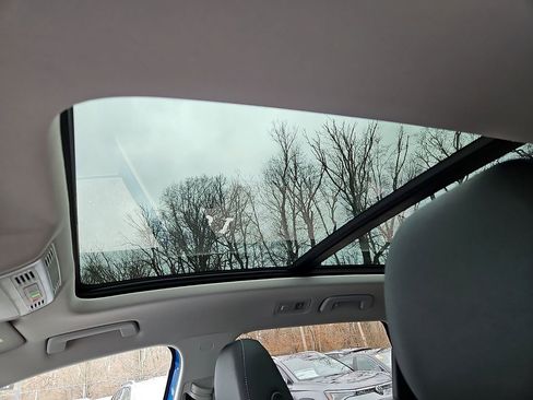 New 2026 Volkswagen Taos SE image 13