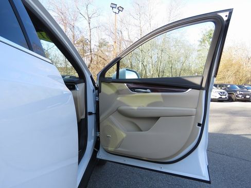 Used 2017 Cadillac XT5 Premium Luxury image 13