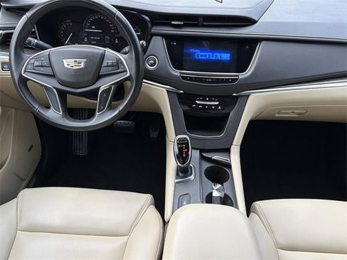 Used 2017 Cadillac XT5 FWD image 4