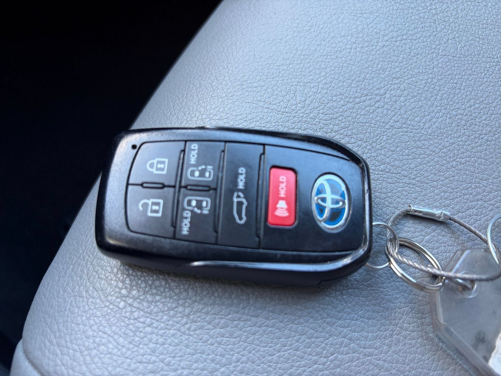 Used 2025 Toyota Sienna XLE FWD image 20