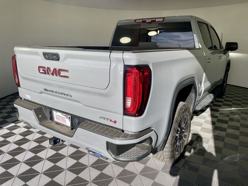 Used 2024 GMC Sierra 1500 AT4 w/ Technology Package AWD/4WD image 5