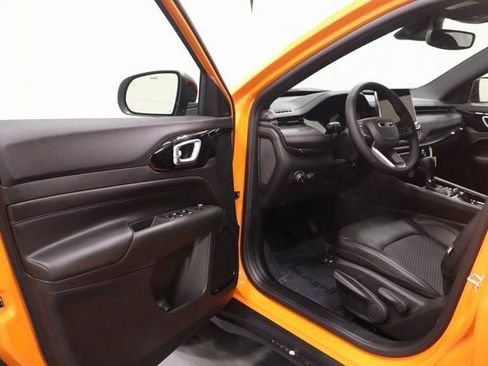 New 2026 Jeep Compass Latitude image 10