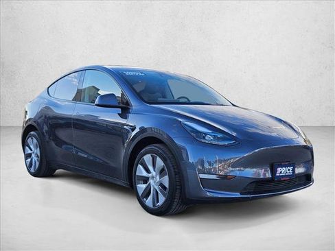 Used 2023 Tesla Model Y Long Range image 3