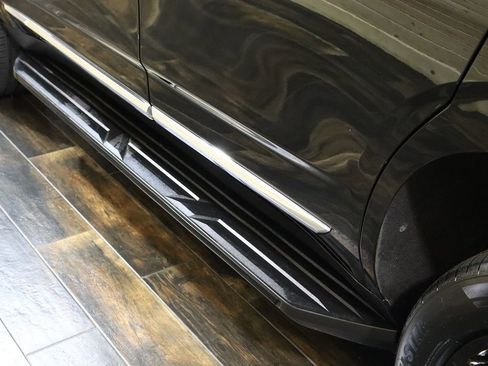 Used 2021 GMC Yukon SLT w/ SLT Premium Package image 26