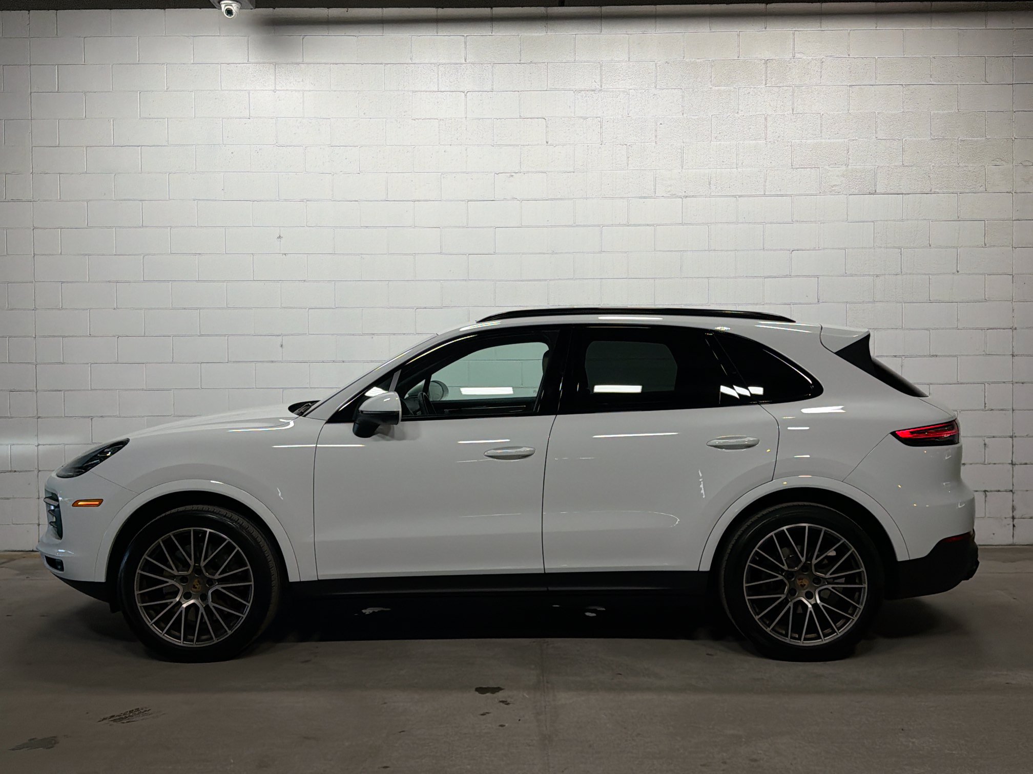 Certified 2023 Porsche Cayenne Platinum Edition AWD/4WD image 2