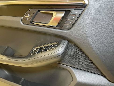 Certified 2026 Porsche Macan AWD/4WD image 38