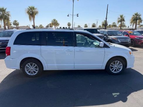Used 2018 Dodge Grand Caravan SXT FWD image 2