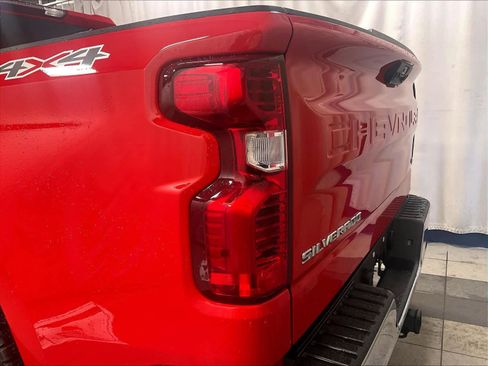 Used 2022 Chevrolet Silverado 1500 LT image 34