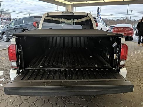 Used 2019 Toyota Tacoma TRD Sport image 7