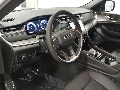 New 2025 Jeep Grand Cherokee L Limited w/ Luxury Tech Group II image 17