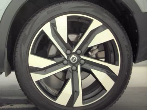 Used 2025 Volvo XC40 B5 Ultra AWD/4WD image 9