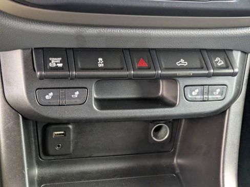 Used 2017 Chevrolet Colorado Z71 image 25