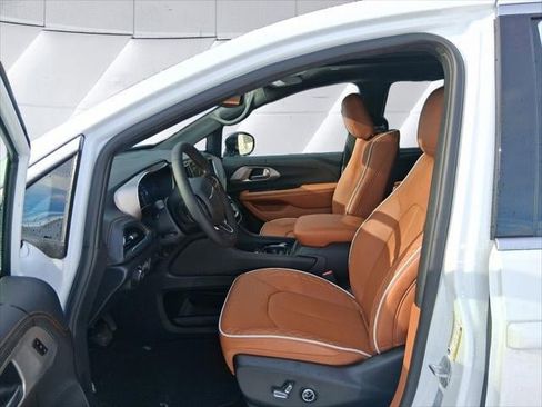 New 2026 Chrysler Pacifica Pinnacle image 27