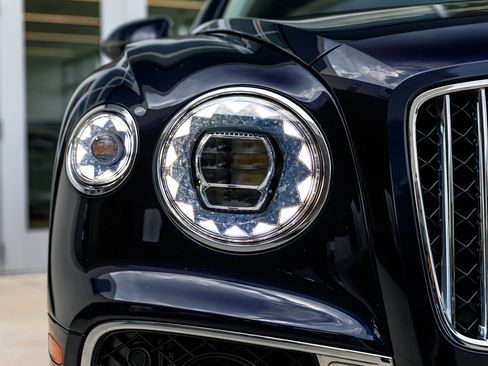 Certified 2024 Bentley Flying Spur V8 image 29
