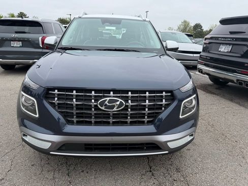 Used 2025 Hyundai Venue Limited FWD image 2