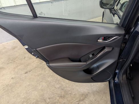 Used 2018 MAZDA MAZDA3 Touring FWD image 46