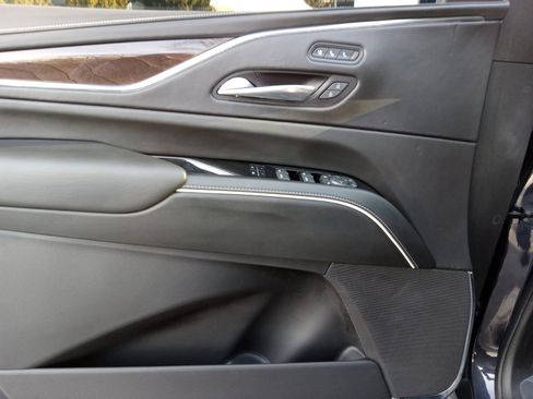 Used 2023 Cadillac Escalade Sport Platinum w/ LPO, ONYX Package image 9