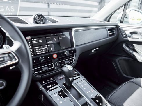 Used 2025 Porsche Macan GTS image 63