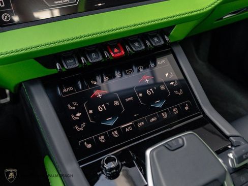 Used 2025 Lamborghini Urus SE AWD/4WD image 12